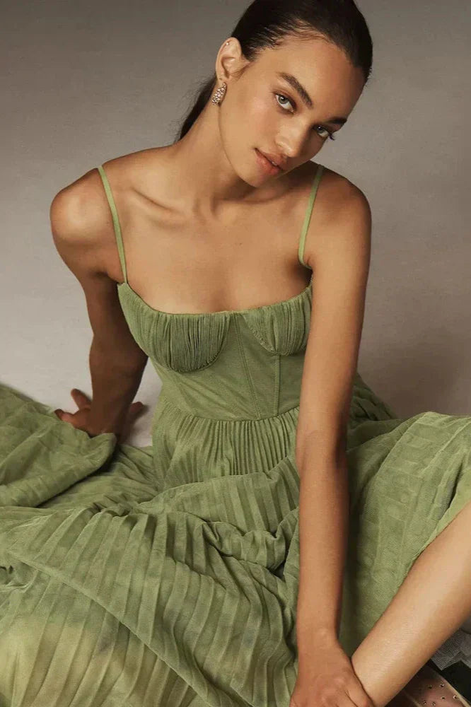 AMARIS | Pleated Midi Dress with Heart-Shaped Neckline 3