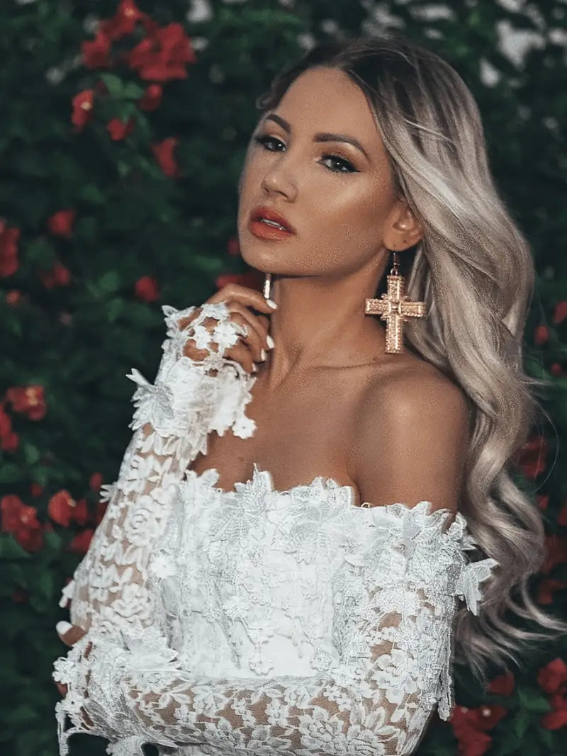 Alouette | Cocktail Dress with Lace and Off-Shoulder Elegance 2