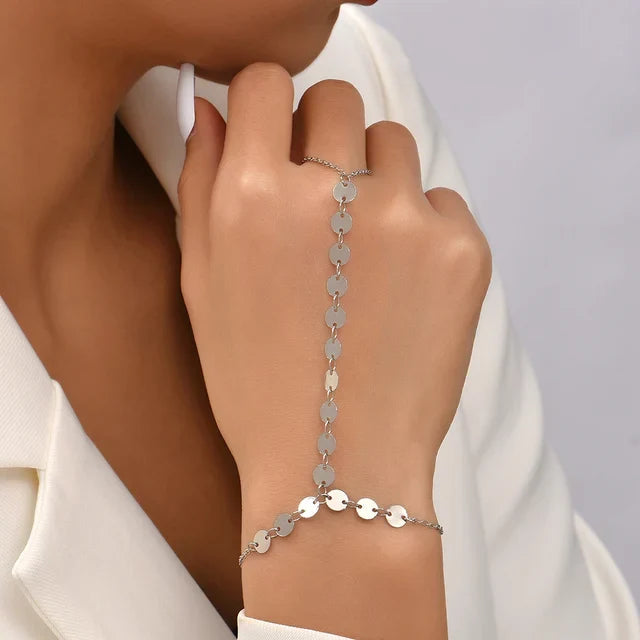 Ayanna | Gold-colored Jewelry Set with Handharness Detail 8