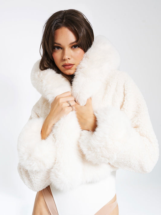 Cropped coat for a glamorous winter look 1