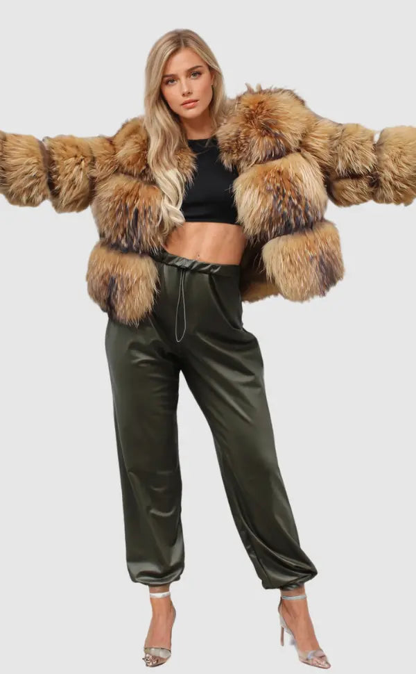 Elegant Women's Winter Coat with Luxury Faux Fur and Thick Plush Lining – Tailored Long Winter Coat for Women 3