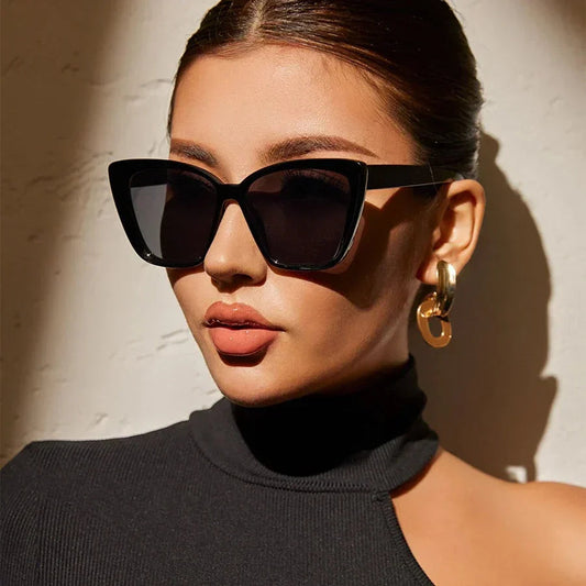 LUNARA | Trendy cat-eye sunglasses with UV400 and retro frame 1