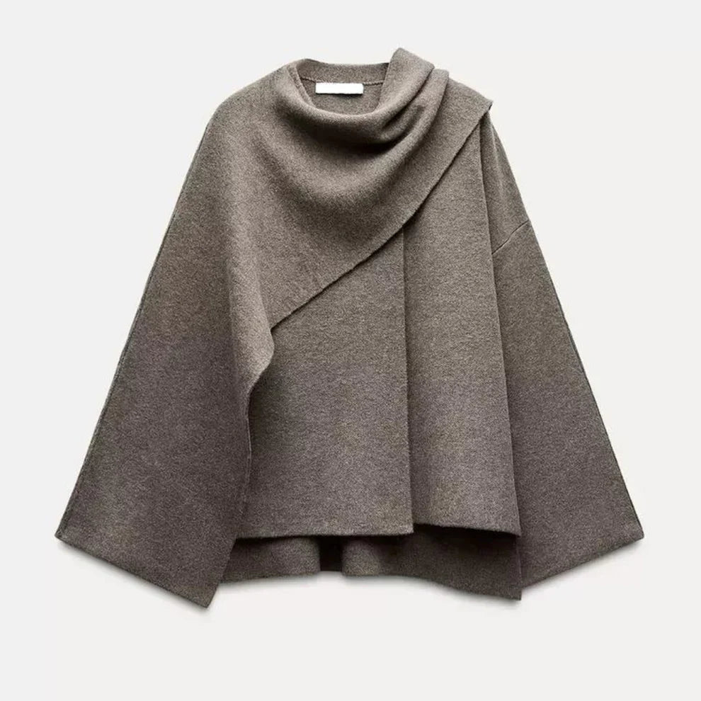 Oversized wool coat with button closure and luxury lining 8