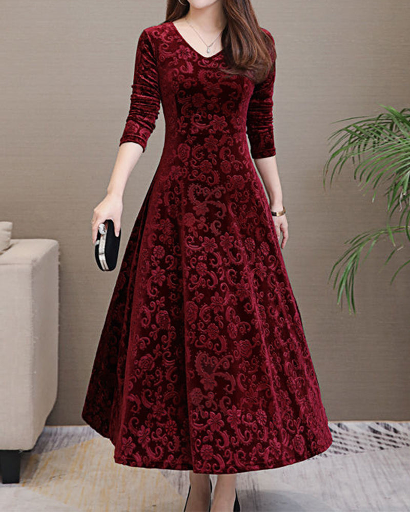 ALDA | Velvet midi dress with long sleeves and timeless elegance 0