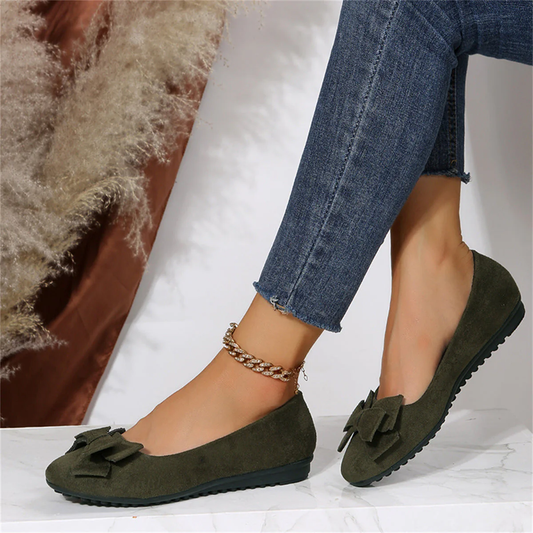 ALÉNIA | Suede ballerina with bow detail and comfortable sole 0