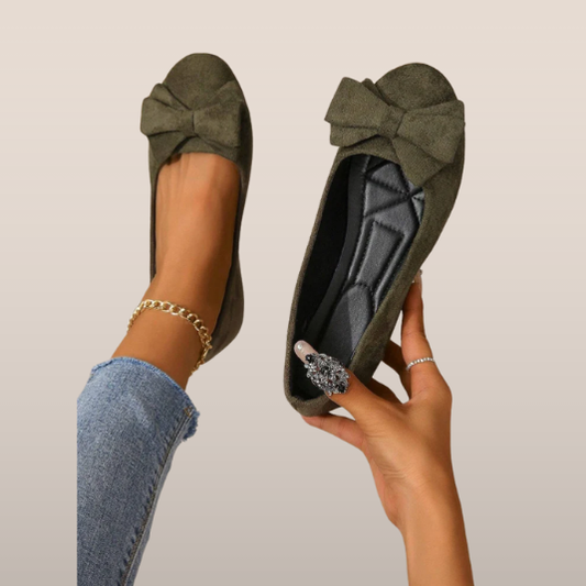 ALÉNIA | Suede ballerina with bow detail and comfortable sole 1