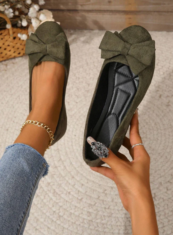 ALÉNIA | Suede ballerina with bow detail and comfortable sole 2