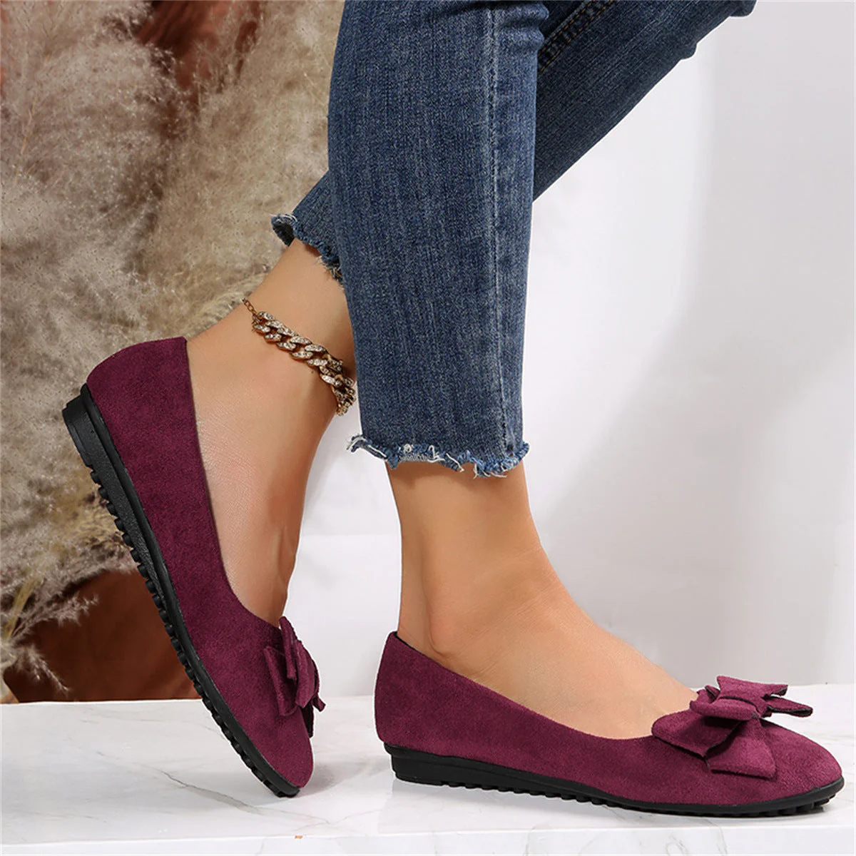 ALÉNIA | Suede ballerina with bow detail and comfortable sole 5