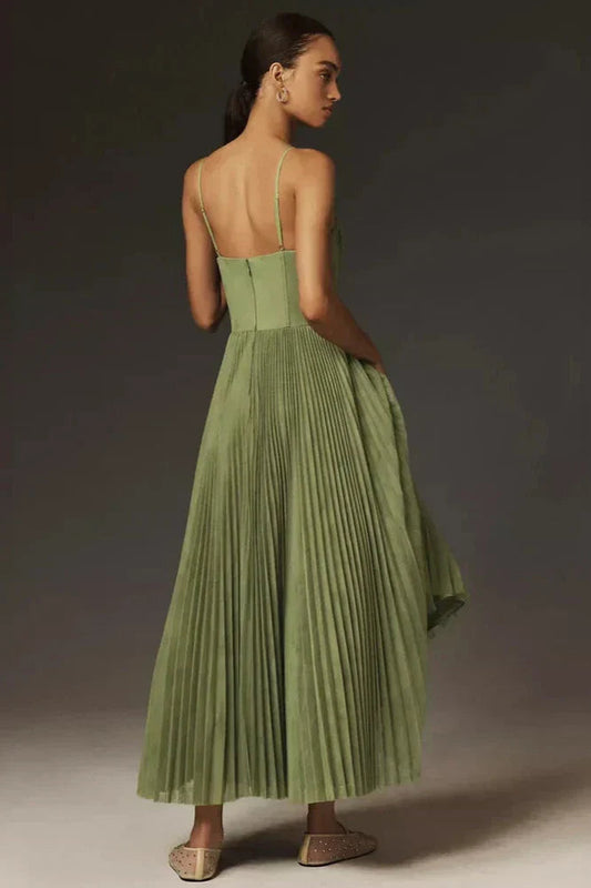 AMARIS | Pleated Midi Dress with Heart-Shaped Neckline 1