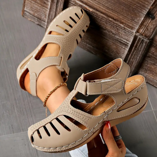 AURELIA | Timeless Sandals with Sturdy Straps 1