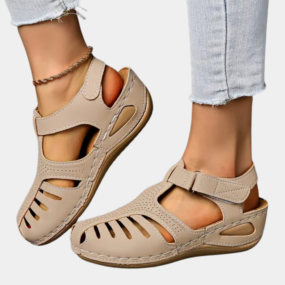 AURELIA | Timeless Sandals with Sturdy Straps 2