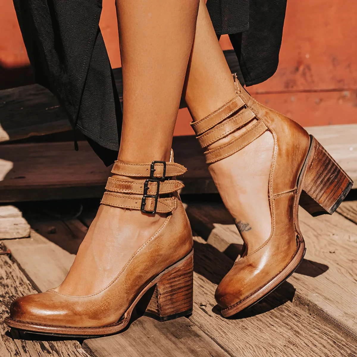 Alvinea | Ankle boots with block heel and buckle closure 0