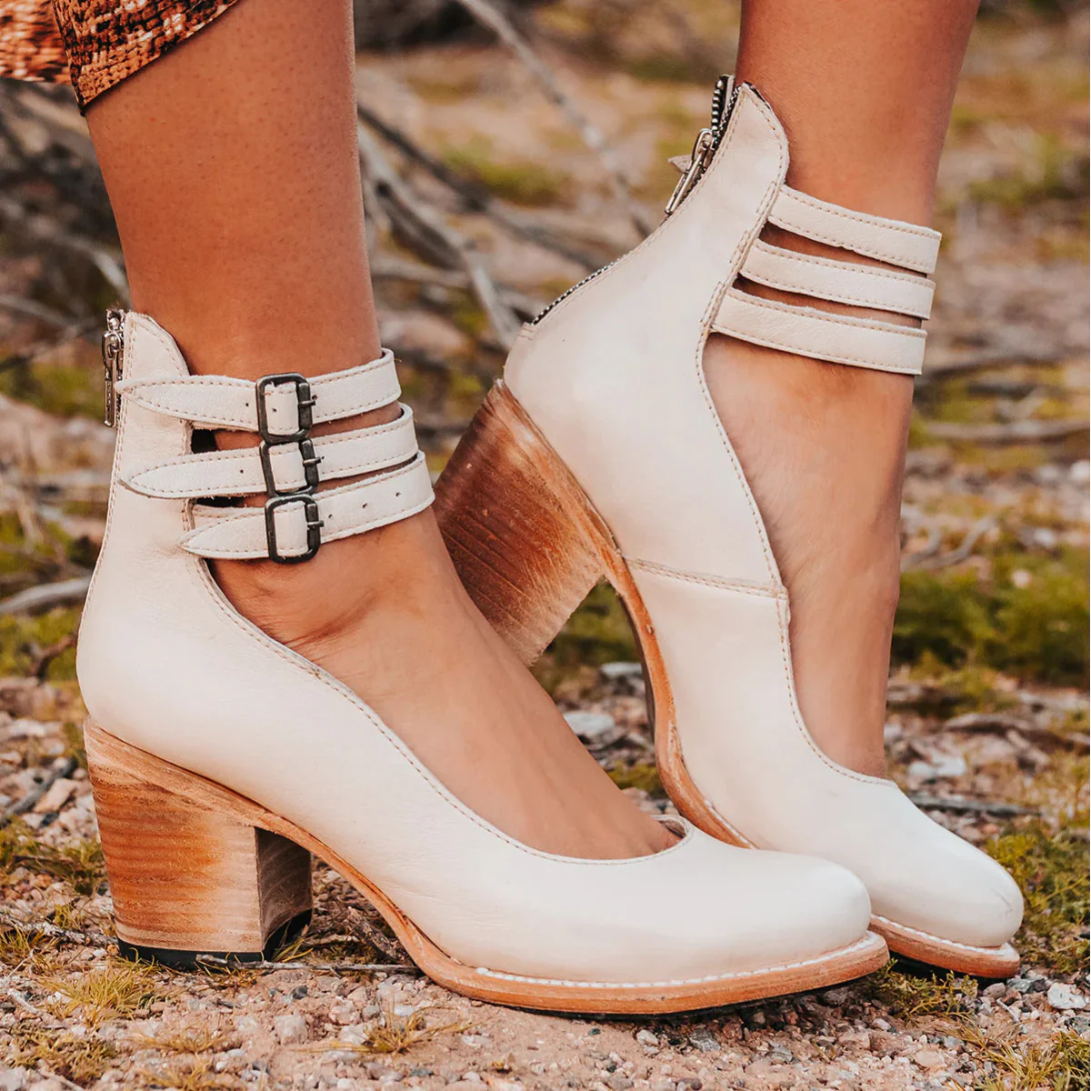 Alvinea | Ankle boots with block heel and buckle closure 4