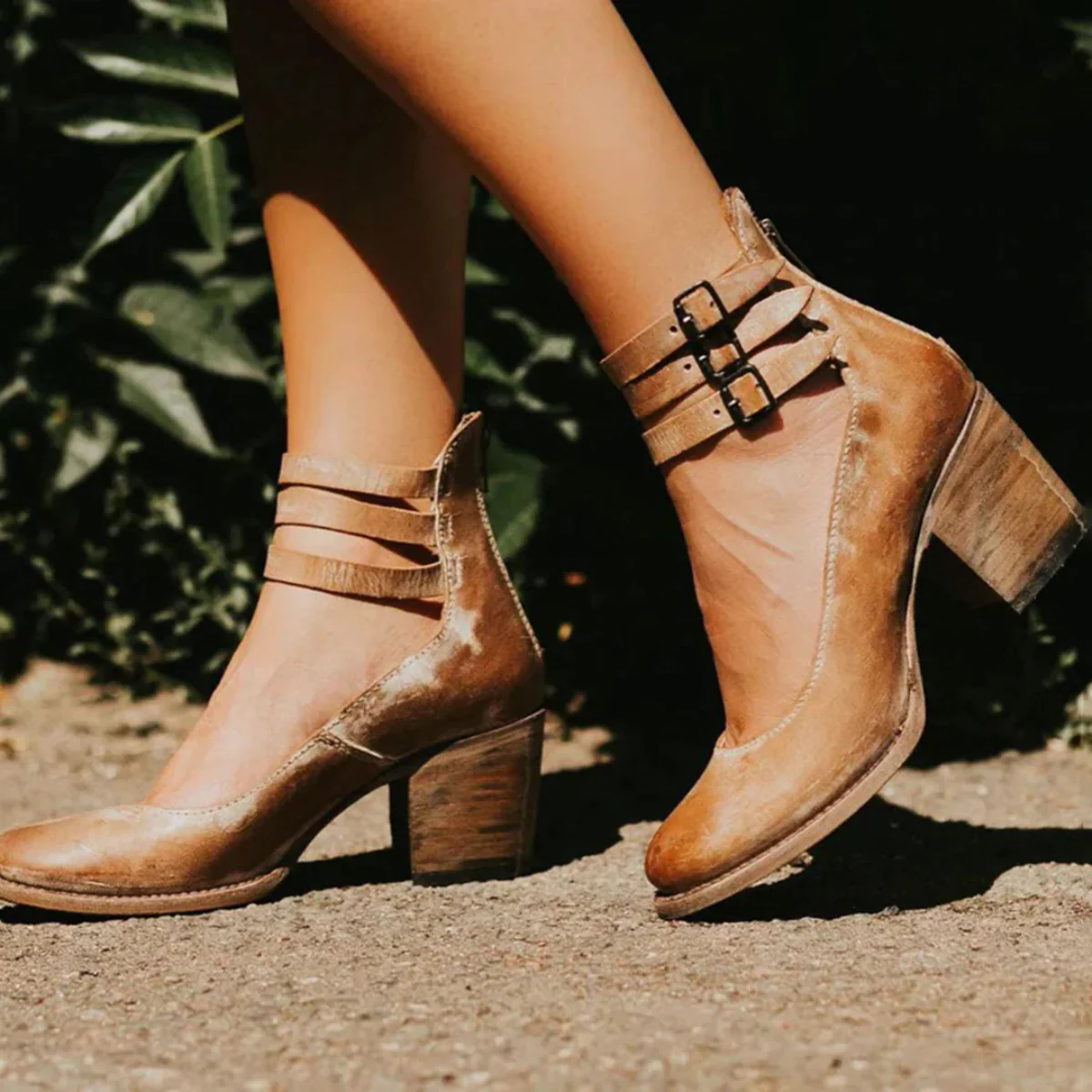Alvinea | Ankle boots with block heel and buckle closure 5