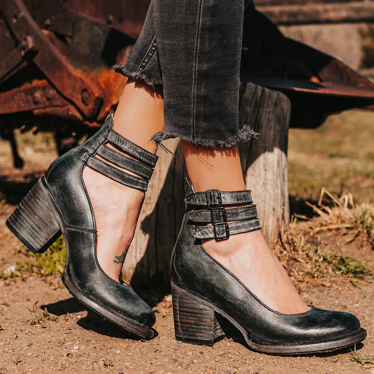 Alvinea | Ankle boots with block heel and buckle closure 8