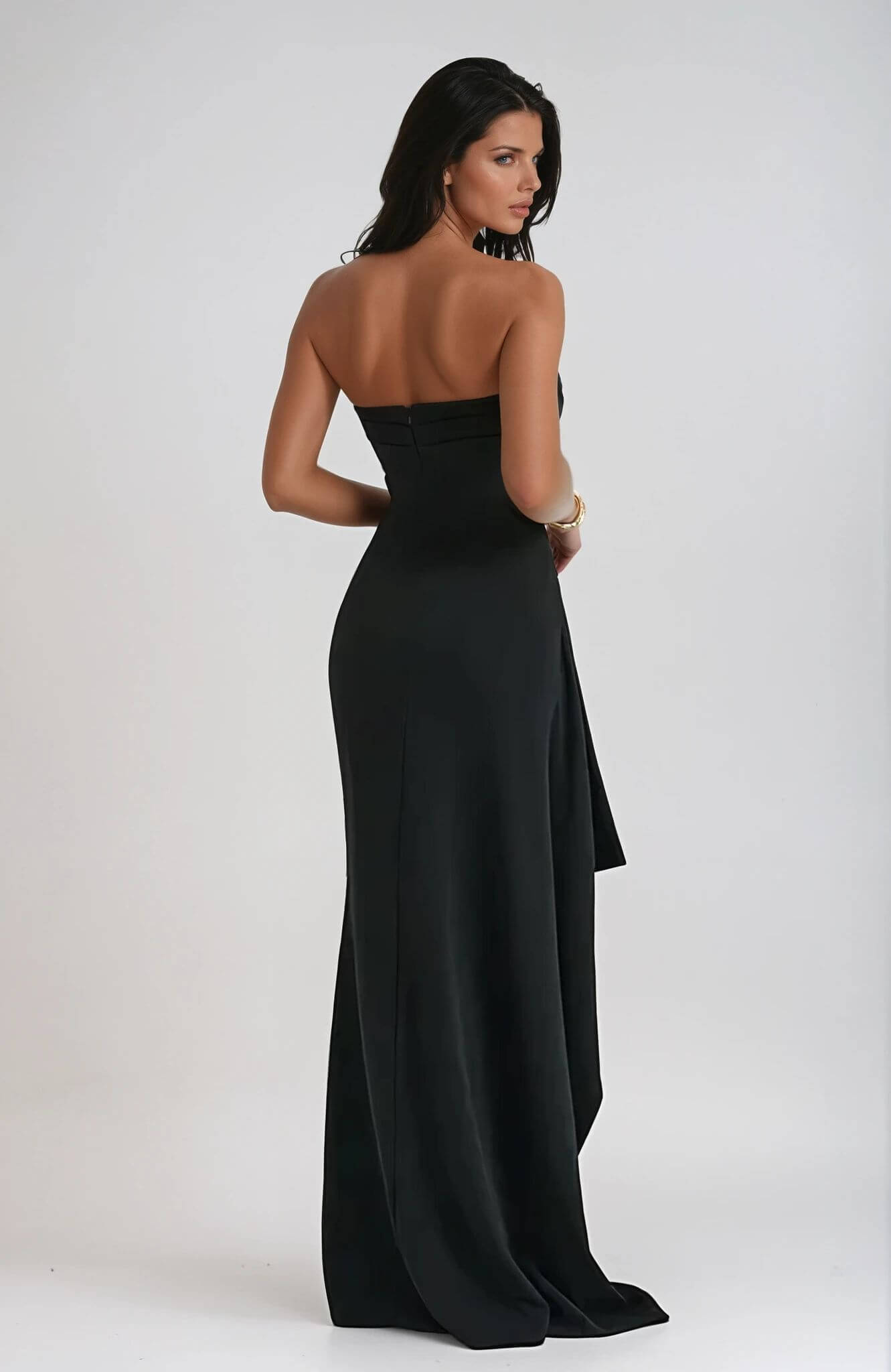 Amira – Radiant Dress with Split in Elegant Fit 2