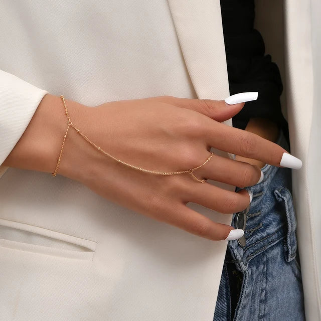 Ayanna | Gold-colored Jewelry Set with Handharness Detail 0