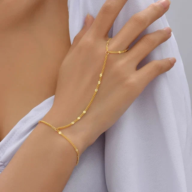 Ayanna | Gold-colored Jewelry Set with Handharness Detail 1