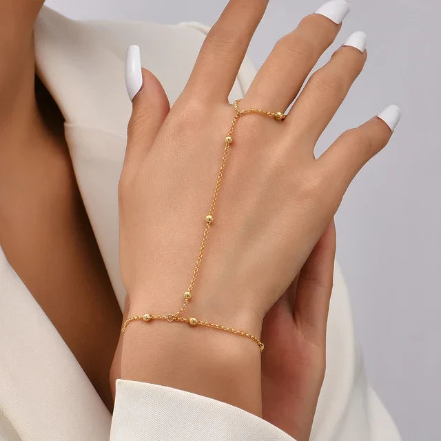 Ayanna | Gold-colored Jewelry Set with Handharness Detail 4