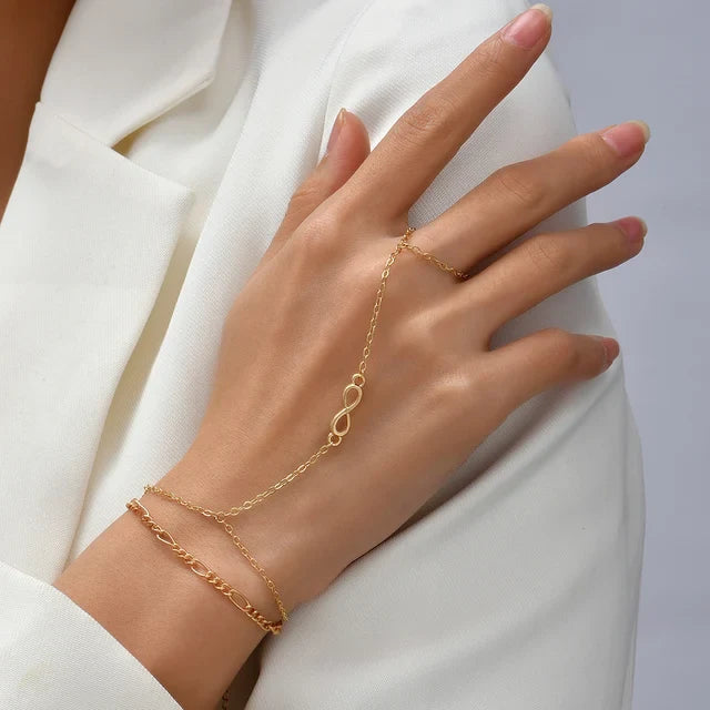 Ayanna | Gold-colored Jewelry Set with Handharness Detail 5