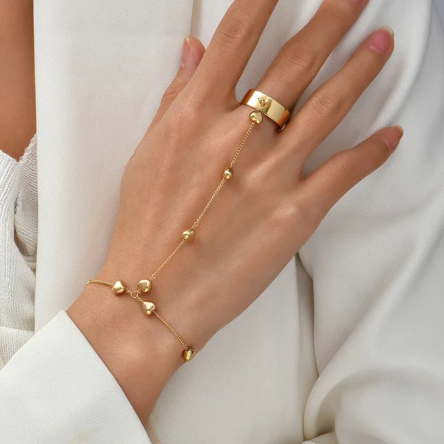 Ayanna | Gold-colored Jewelry Set with Handharness Detail 6