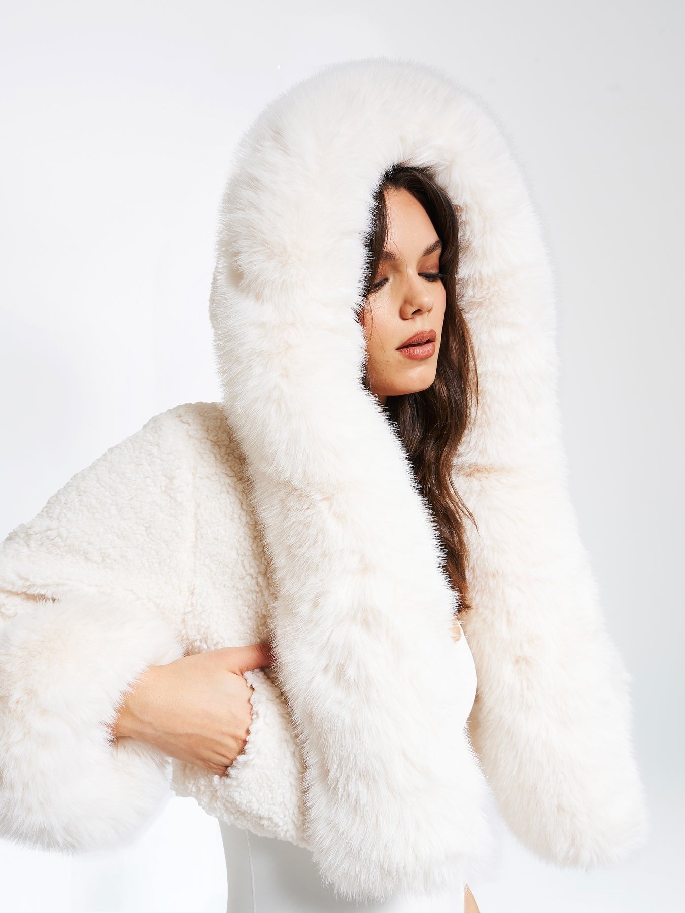 Cropped coat for a glamorous winter look 6