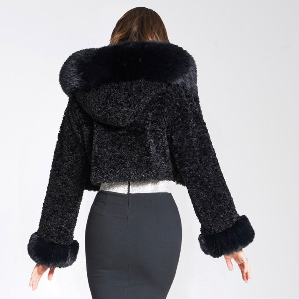 Cropped coat for a glamorous winter look 8
