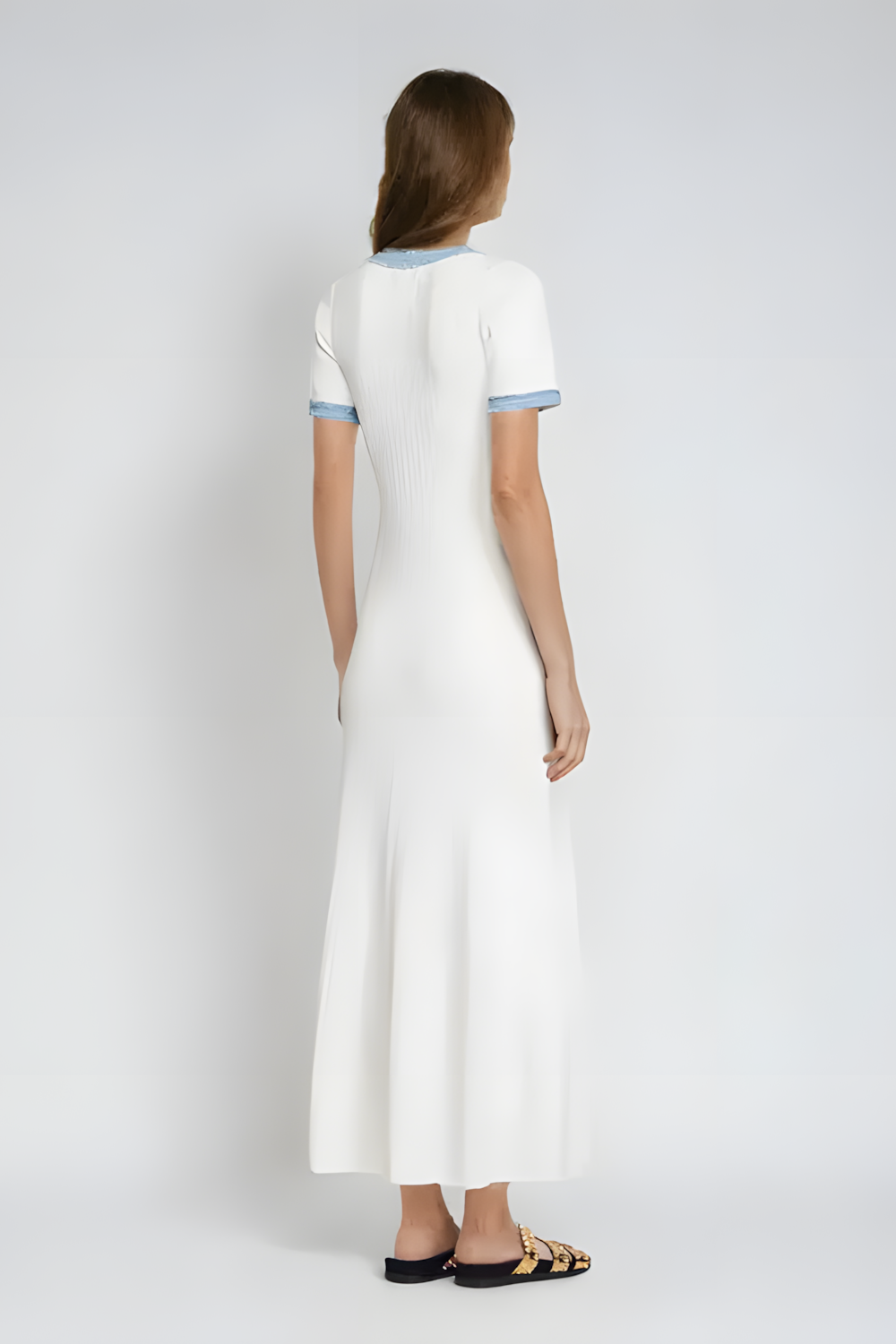 ELVIRA | Midi dress with elegant button details 4
