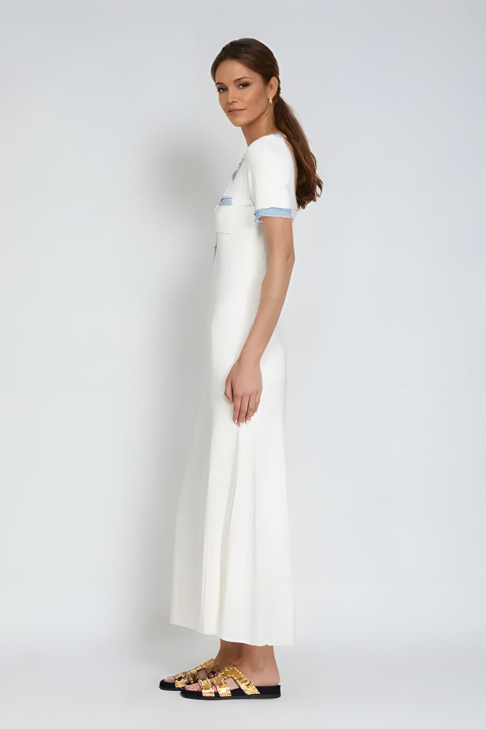 ELVIRA | Midi dress with elegant button details 5