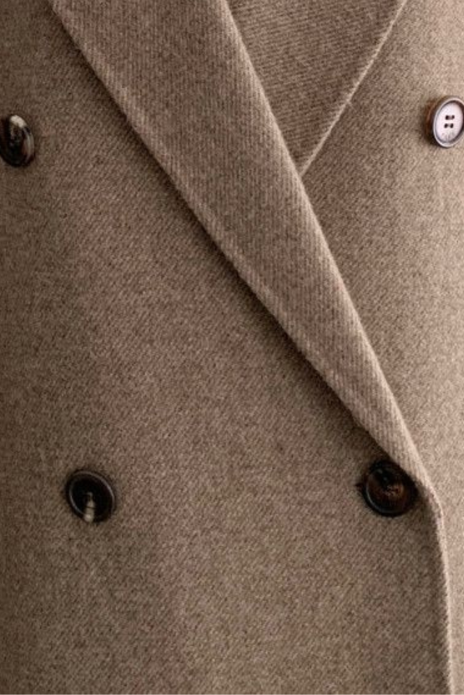 Elegant Long Winter Coat for Women with Double-Breasted Design and Rib-Knit Cuffs - Warm and Comfortable 5