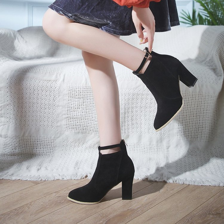 ILENIA | Ankle boots with Timeless Elegance 2