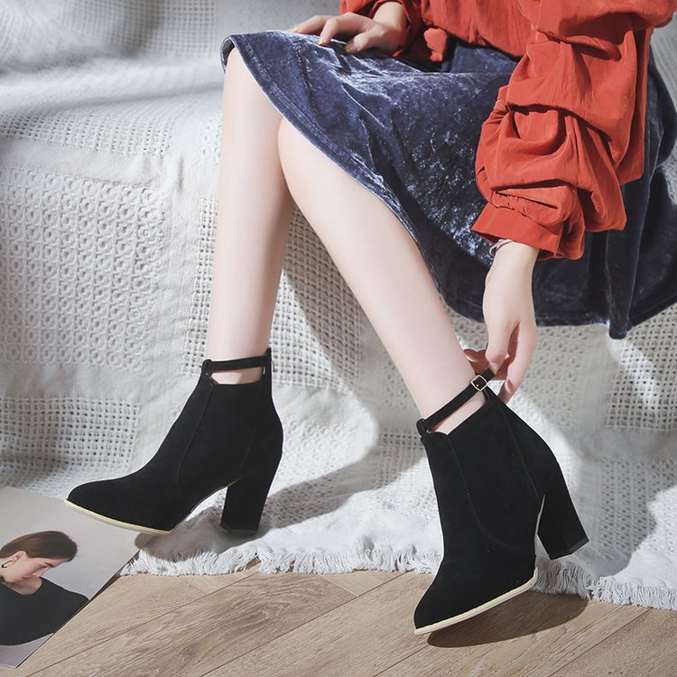 ILENIA | Ankle boots with Timeless Elegance 6