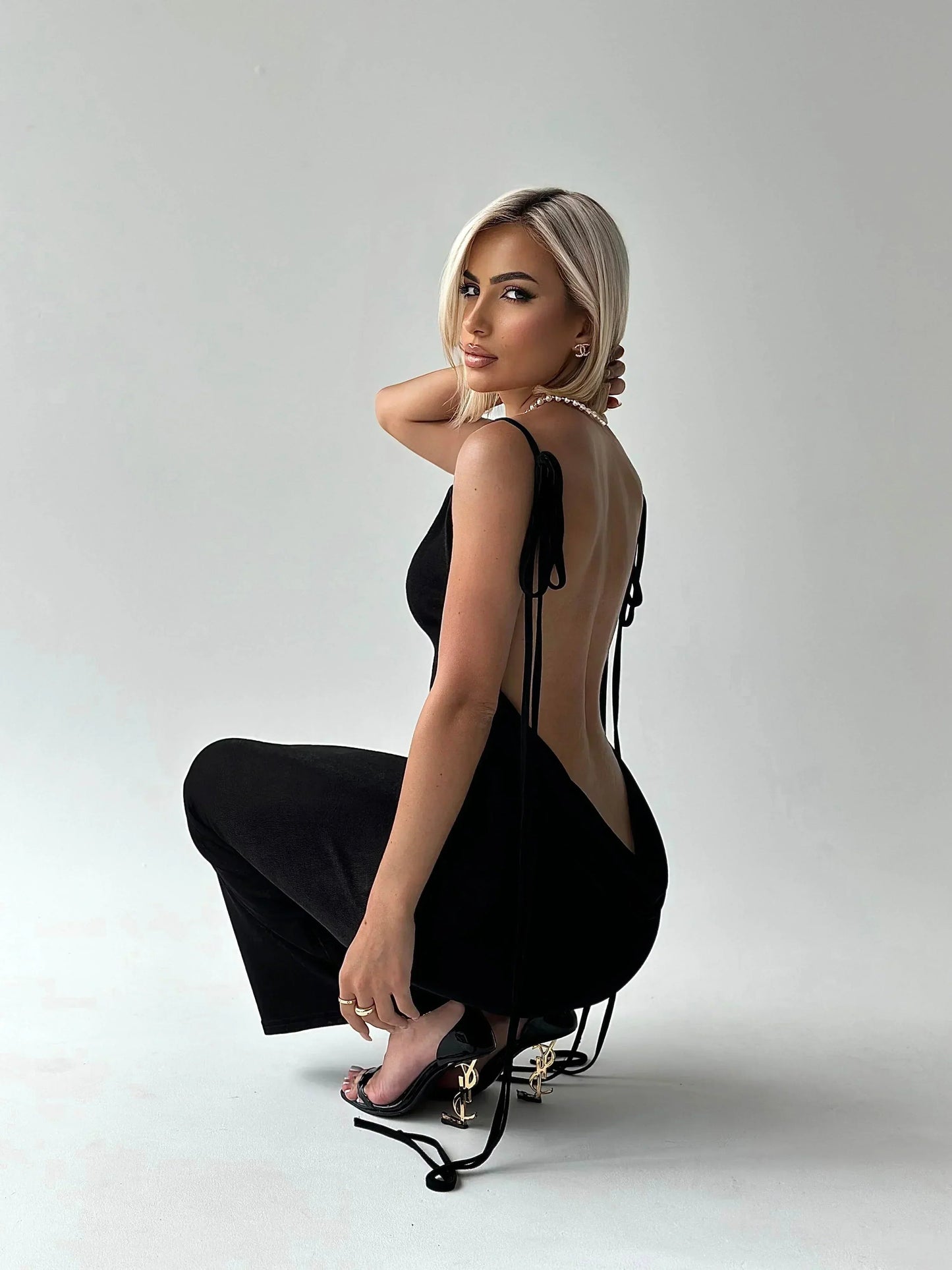 LEANDRA | Elegant summer dress with a flattering fit 1