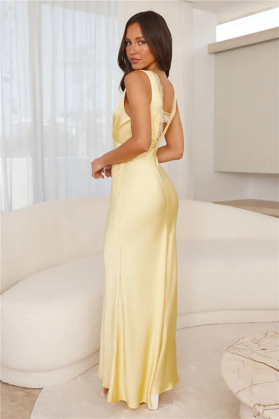 LYSÉA | Maxi dress with V-neck in a shiny satin look 4