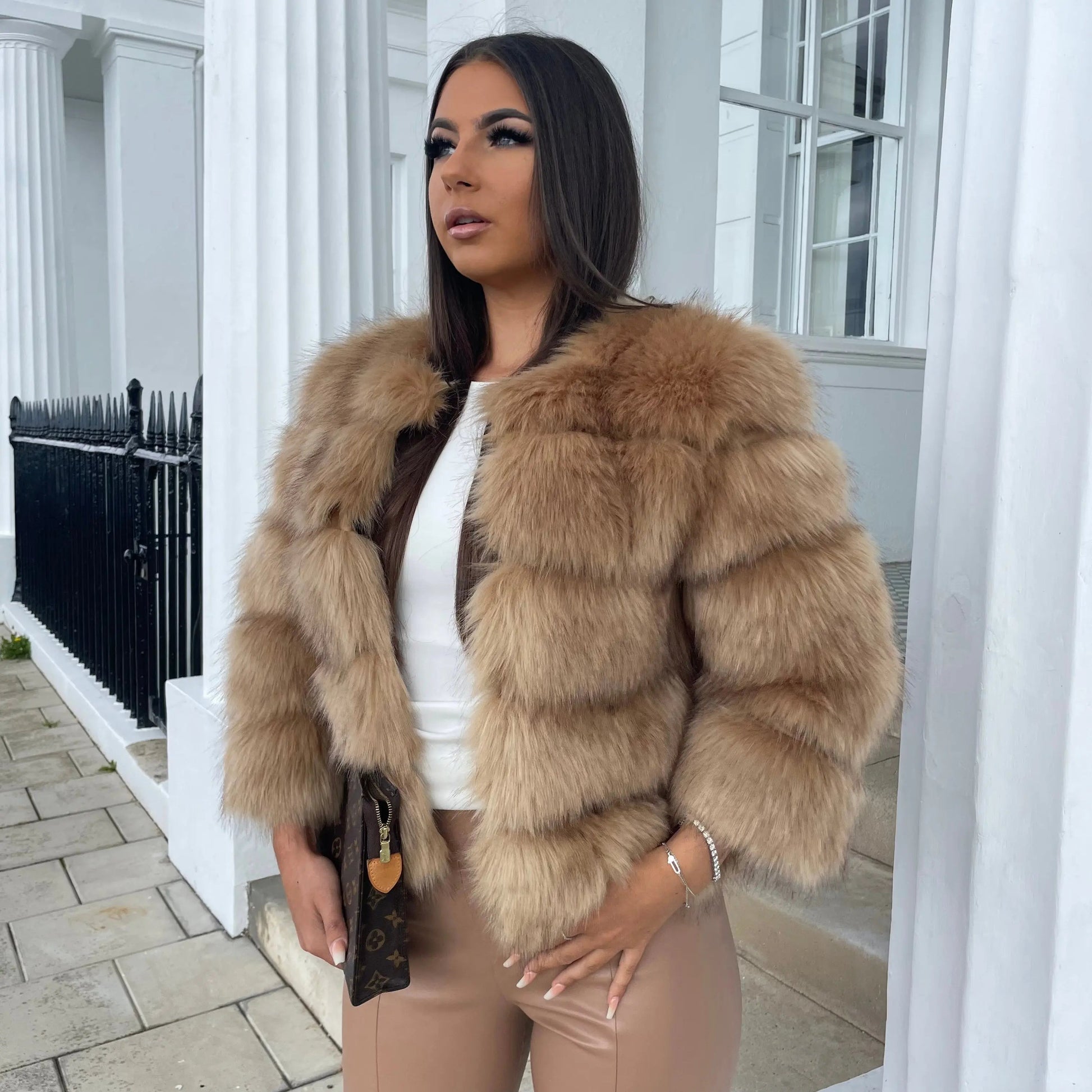 Long Women's Winter Coat – Lightweight, Fitted and Fully Lined for Elegance and Comfort 2