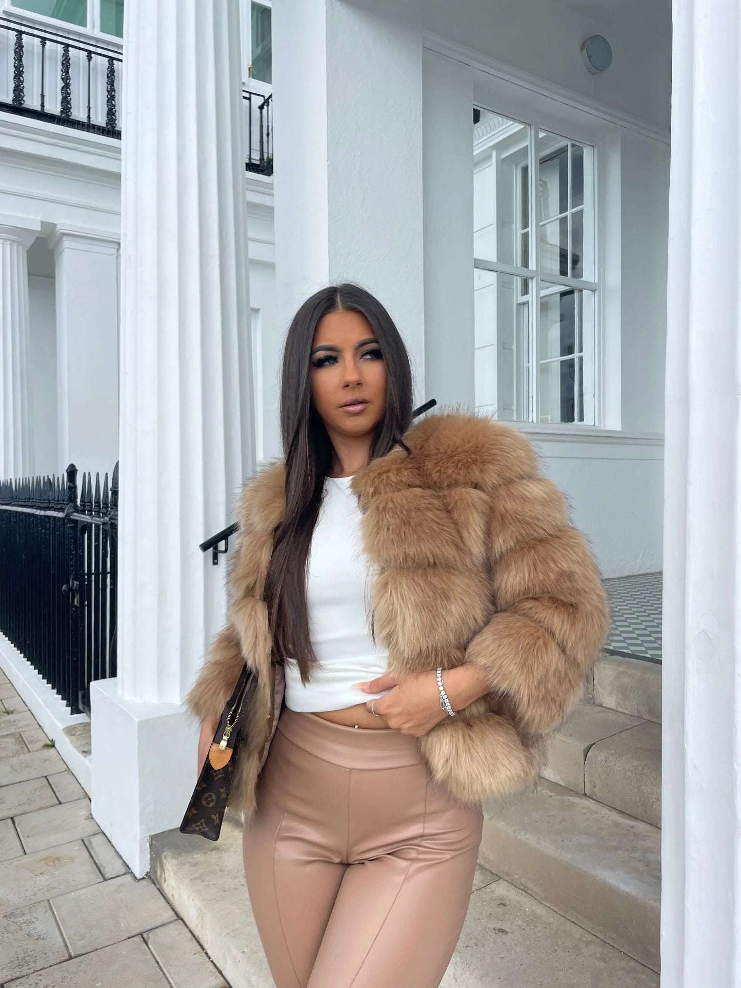 Long Women's Winter Coat – Lightweight, Fitted and Fully Lined for Elegance and Comfort 4