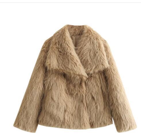 Luxury plush women's winter coat with turn-down collar | Trendy cropped style 11