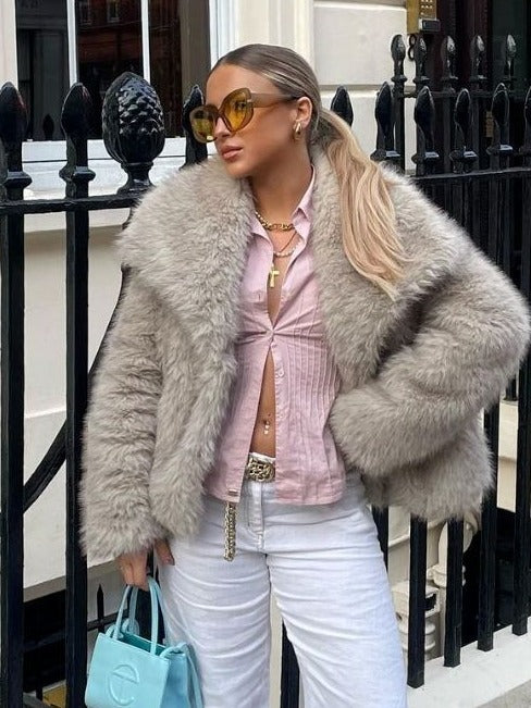 Luxury plush women's winter coat with turn-down collar | Trendy cropped style 4