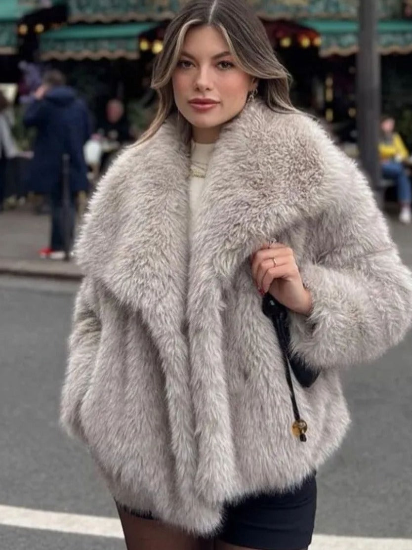 Luxury plush women's winter coat with turn-down collar | Trendy cropped style 5