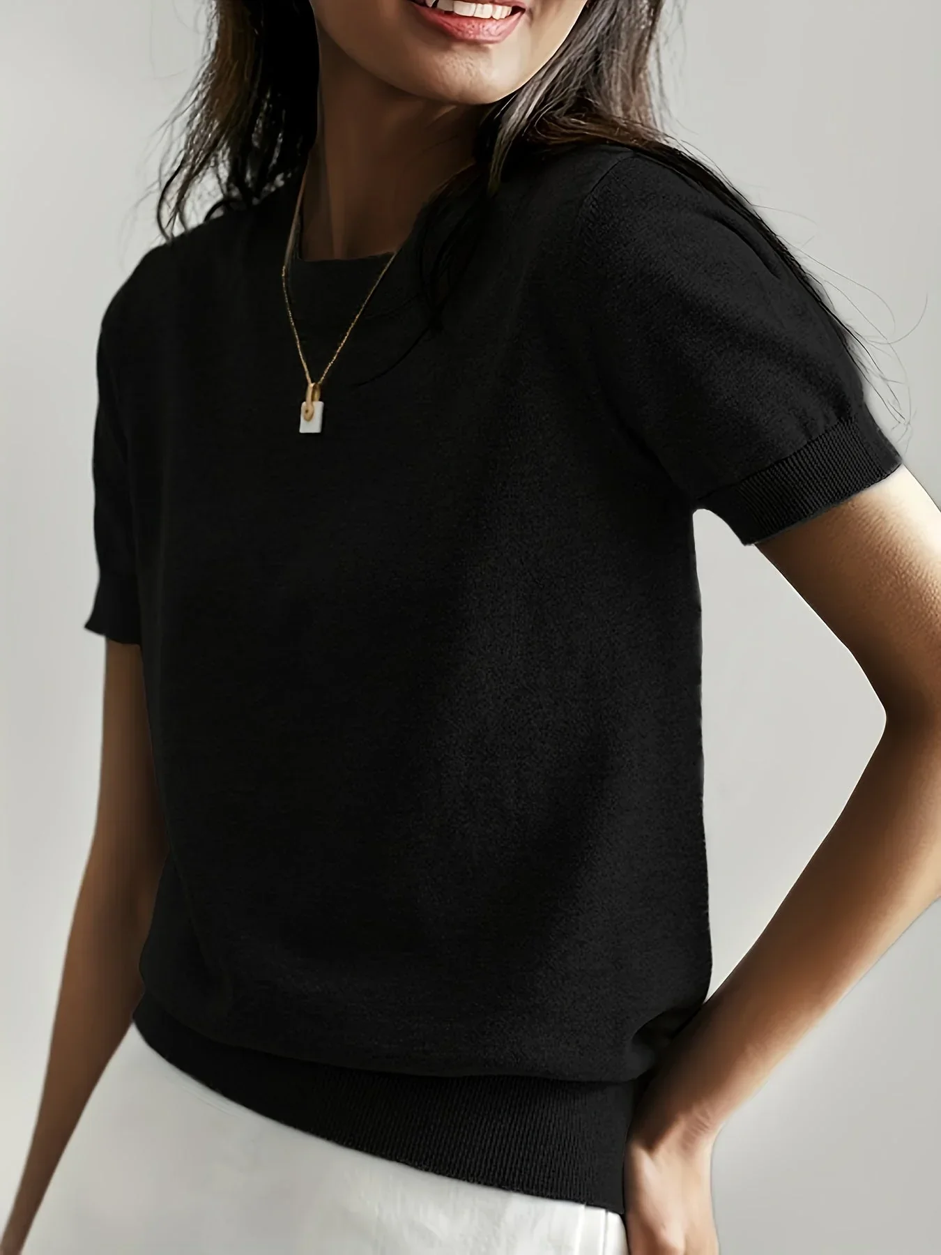 MILENA | Fine-knit top with short sleeves and round neckline 0