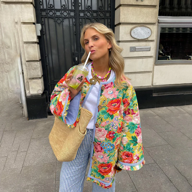 MIRELLA | Quilted floral coat with wooden buttons 0