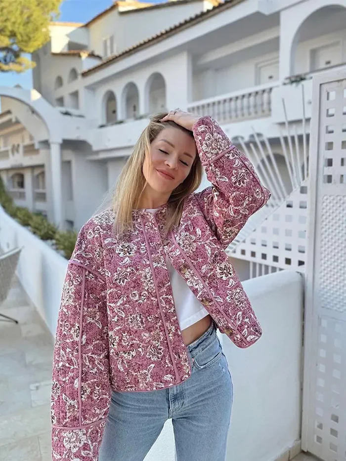 MIRELLA | Quilted floral coat with wooden buttons 9