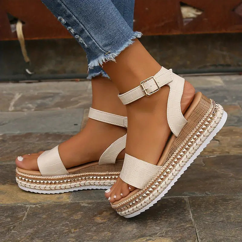 Maelis | Comfortable Ankle Strap Sandals with Platform Sole 2