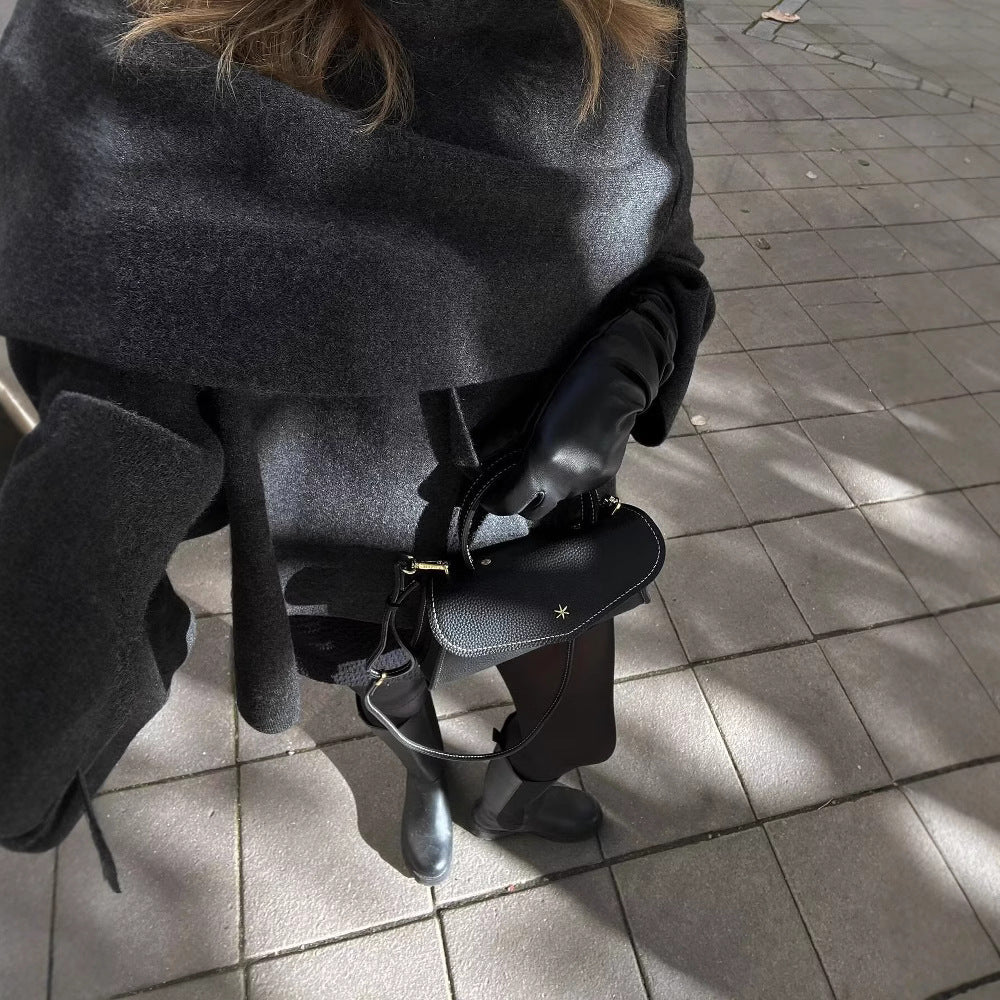 Oversized wool coat with button closure and luxury lining 5