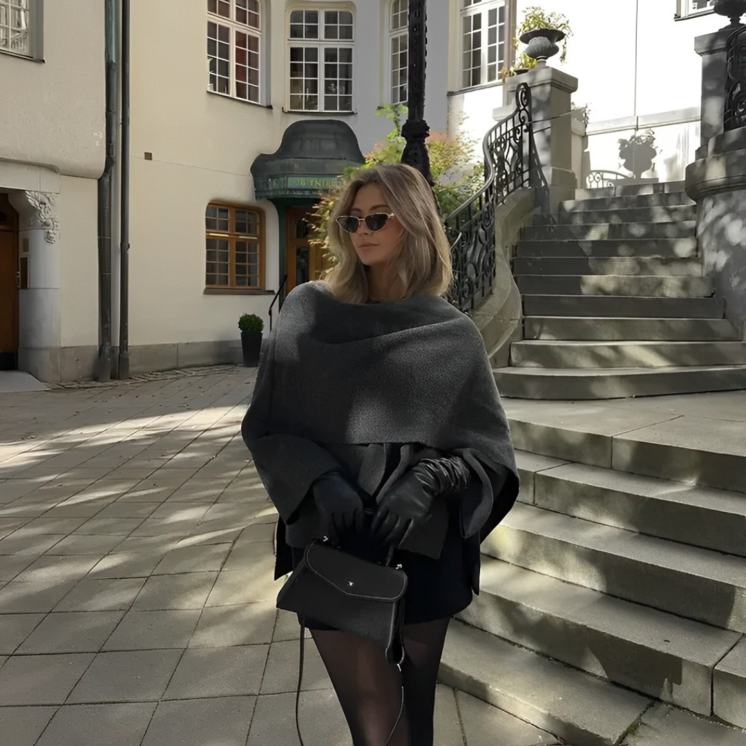 Oversized wool coat with button closure and luxury lining 7