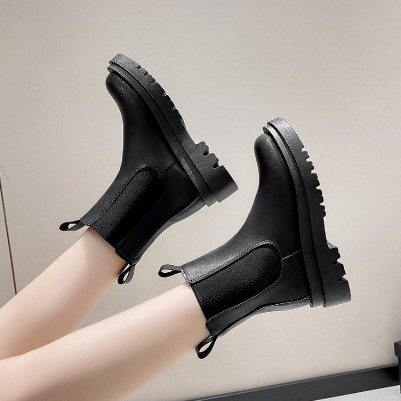 Rina Women's Boots Black | Retro Style with Sturdy Heel 1