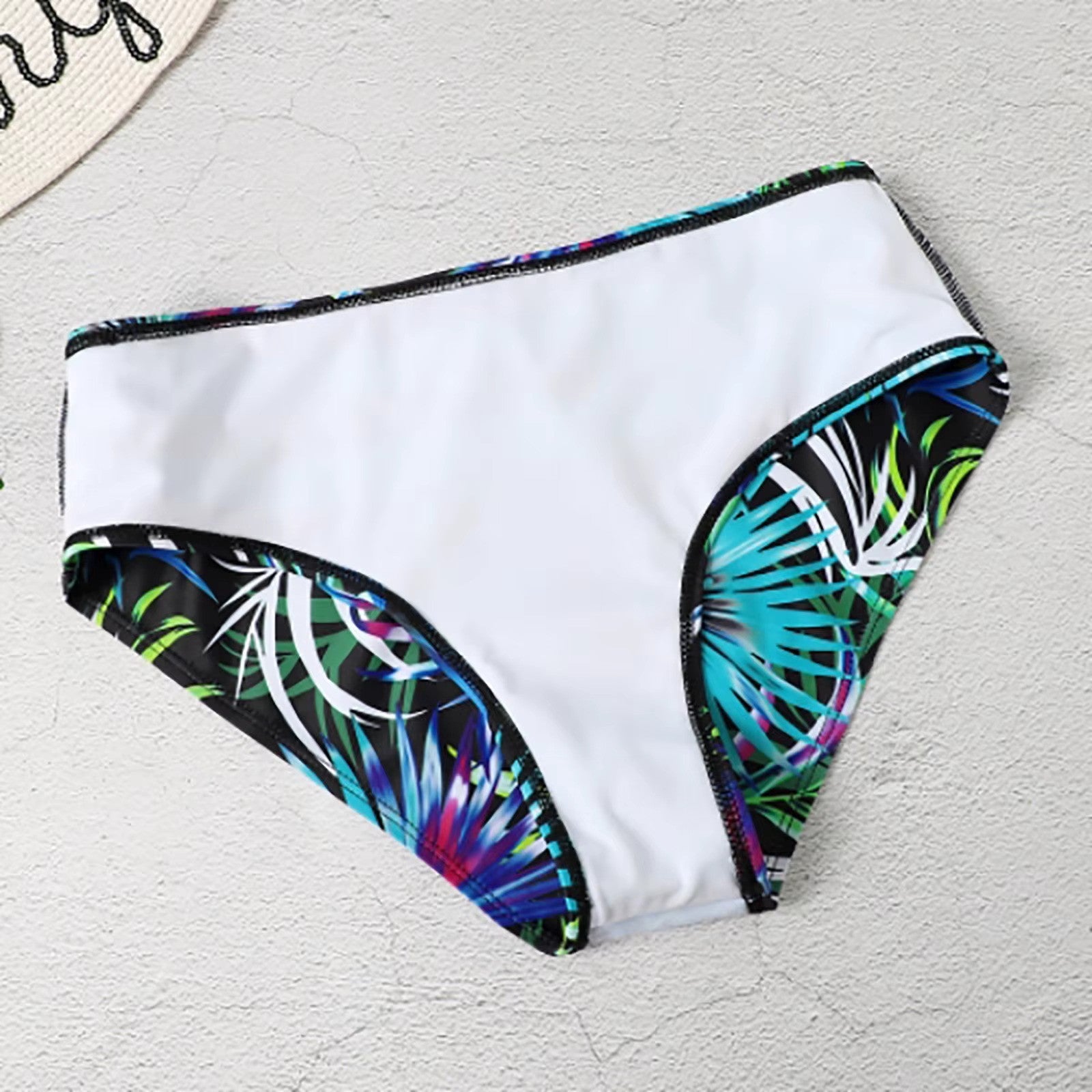 TALIA | Bikini Set with Leaf Print and High Waist 7