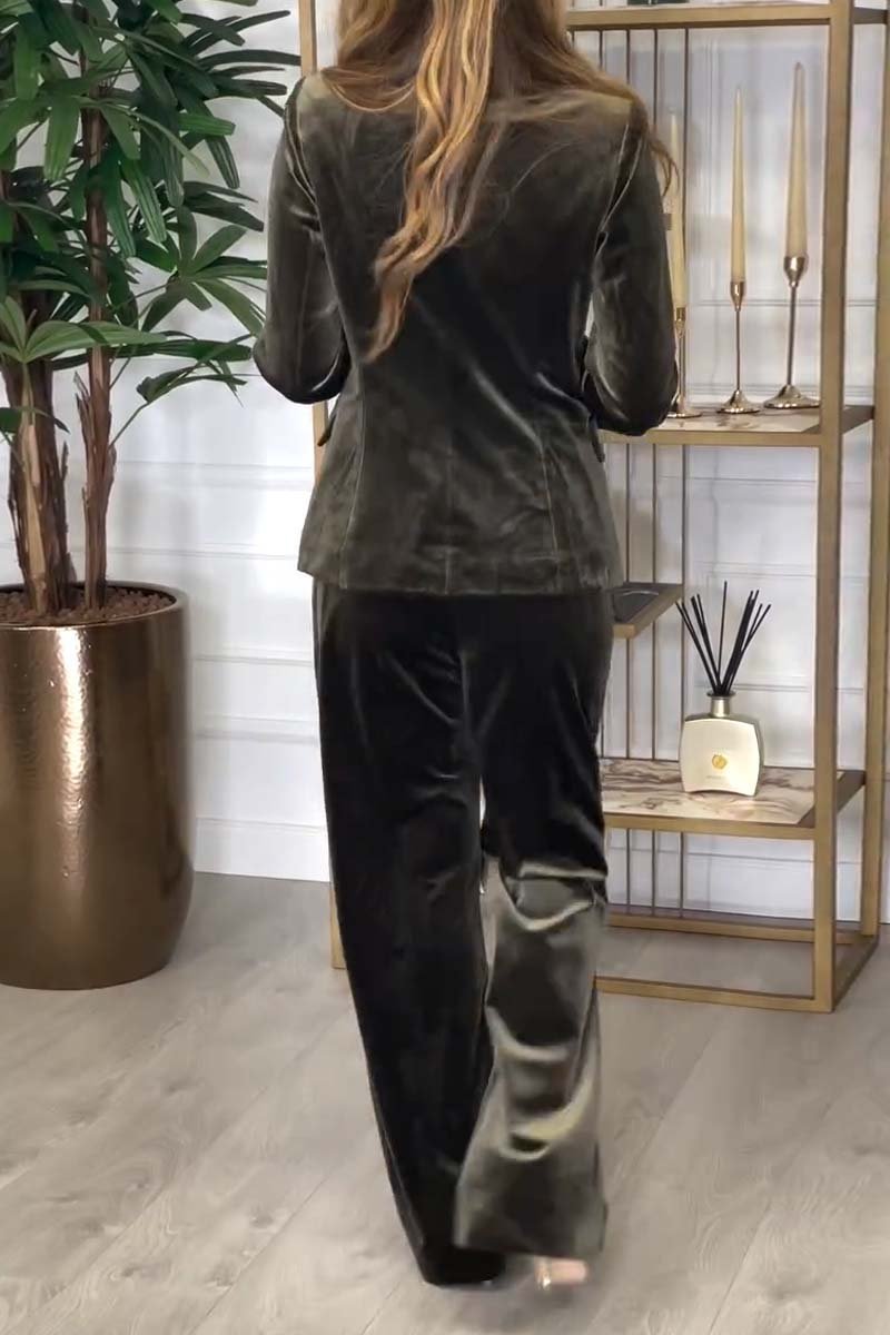 Wendy Women's Suit | Timeless Design, Comfortable 2-Piece 3