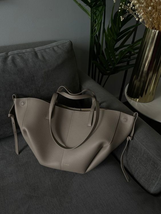 Wolff Women's Shoulder Bag | Spacious Weekend Bag 4