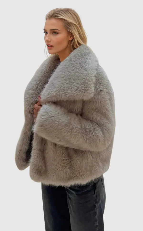 Women's Winter Coat with Luxury Lining and Slightly Tailored Fit – Elegant Women's Winter Coat 1